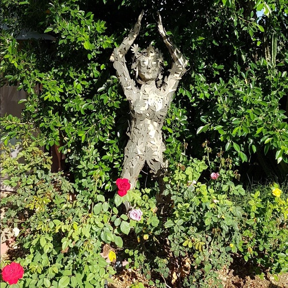 Meet your Posher, Leslie - Picture 2 of 2